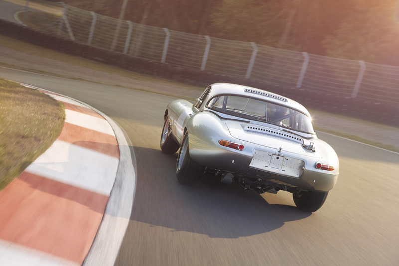 Illustration for article titled Jaguar Brings Back The Lightweight E-Type And It Is Unbelievably Sexy